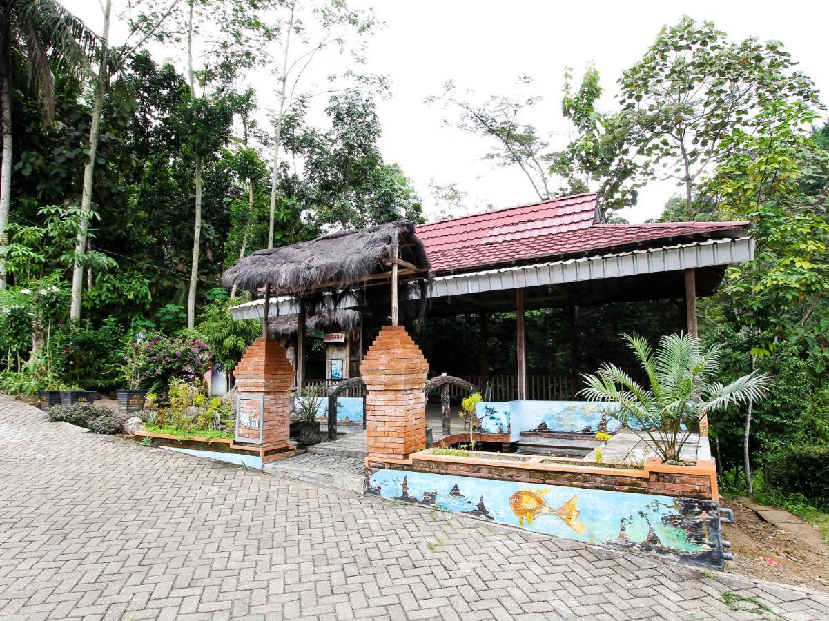 Oyo Homes 91134 Desa Wisata Tebing Lingga Trenggalek Luaran gambar